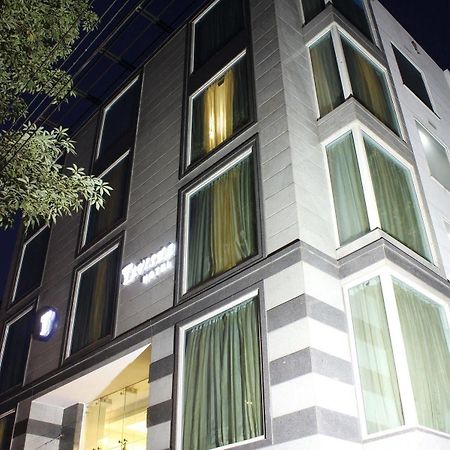 Rosemallow Hotel Нью-Дели Экстерьер фото