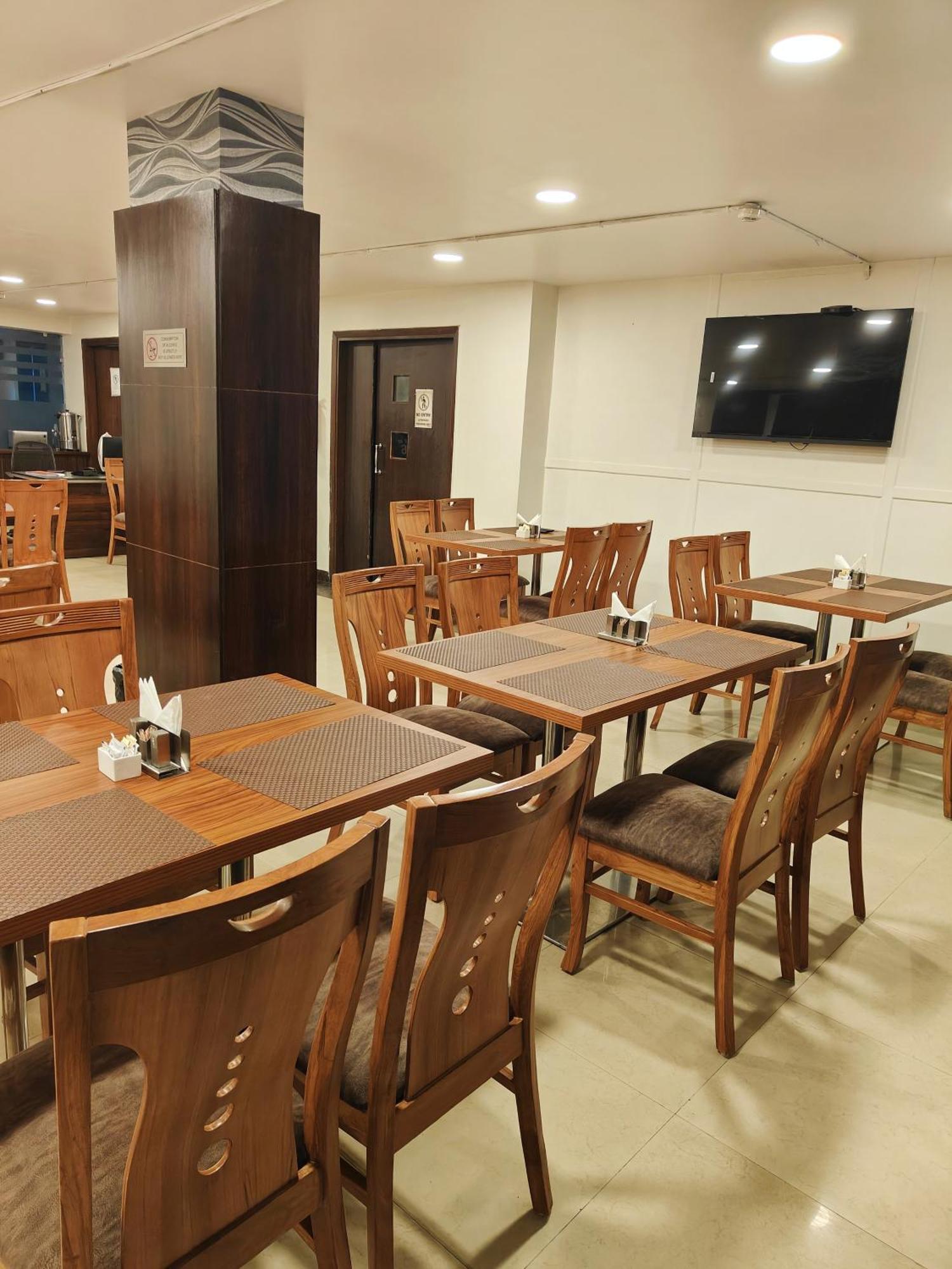 Rosemallow Hotel Нью-Дели Экстерьер фото