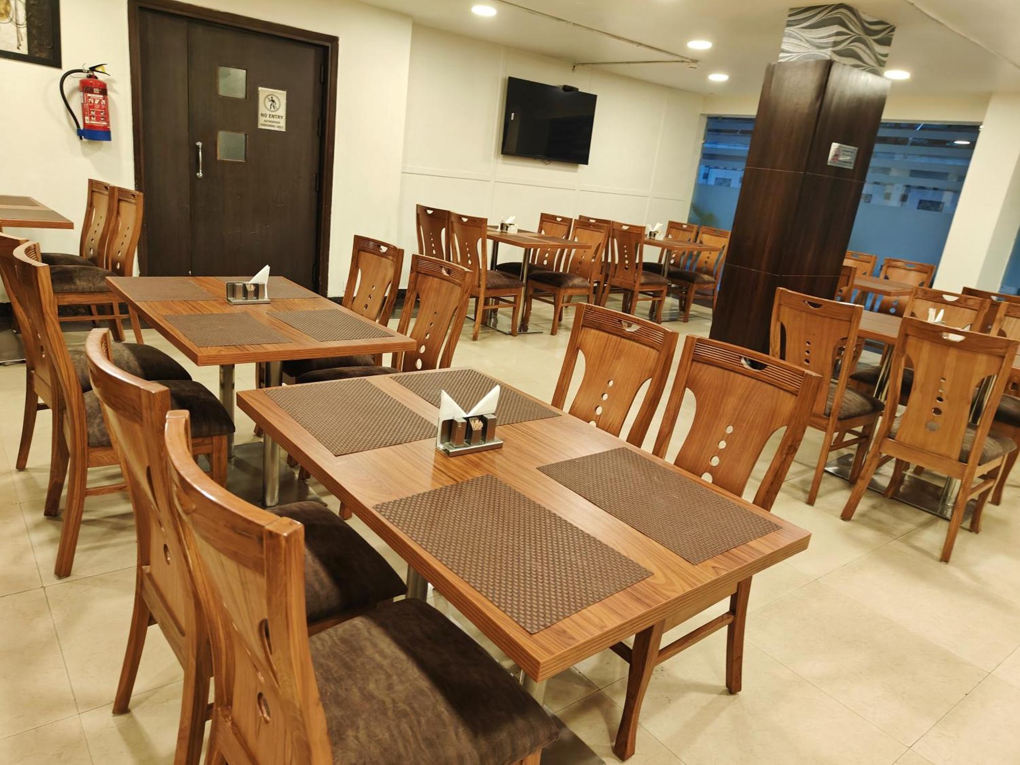 Rosemallow Hotel Нью-Дели Экстерьер фото