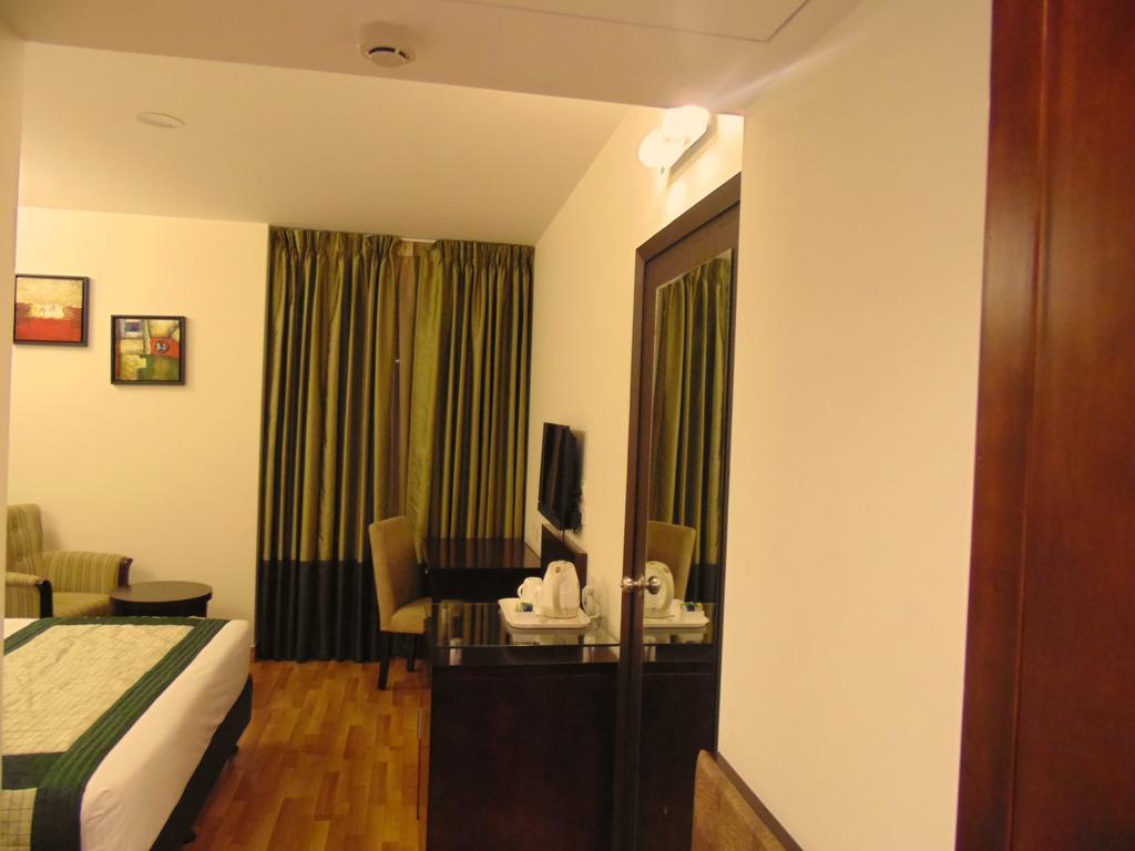 Rosemallow Hotel Нью-Дели Экстерьер фото